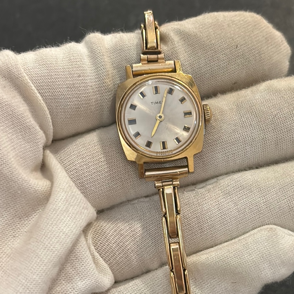 Vintage Timex 12ct rolled gold band watch